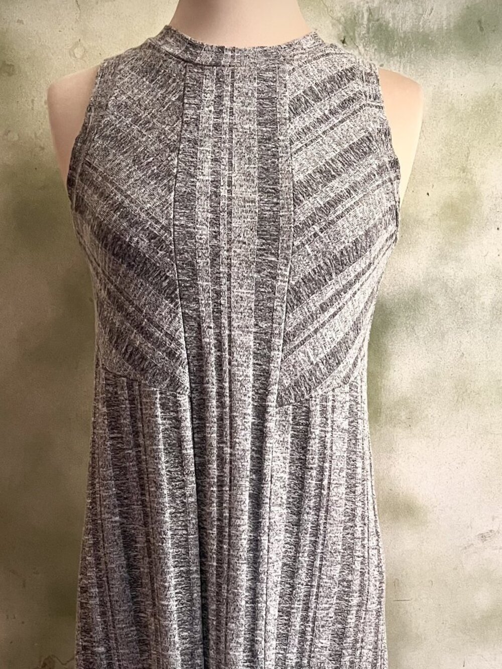 GAP Gray Marled Ribbed Knit Sleeveless Dress with chevron-inspired paneling XS